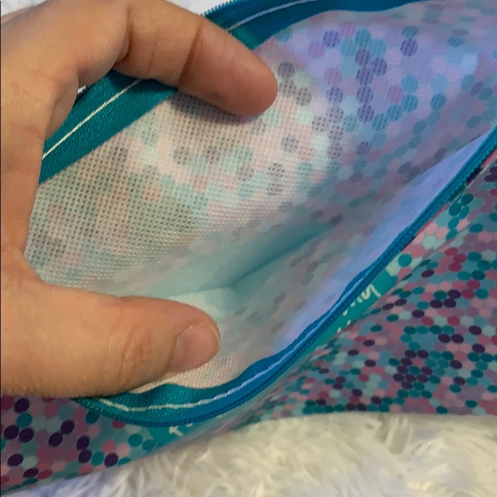 Thrive causemetics bag makeup - Picture 3 of 3